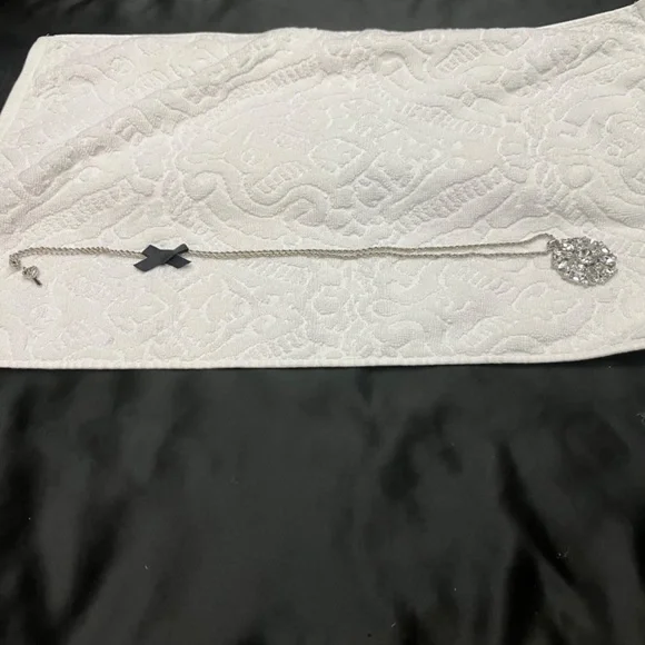 New, Without Tags, Betsy Johnson Long Neclace with Large Chrystal Pendant. - Picture 7 of 16
